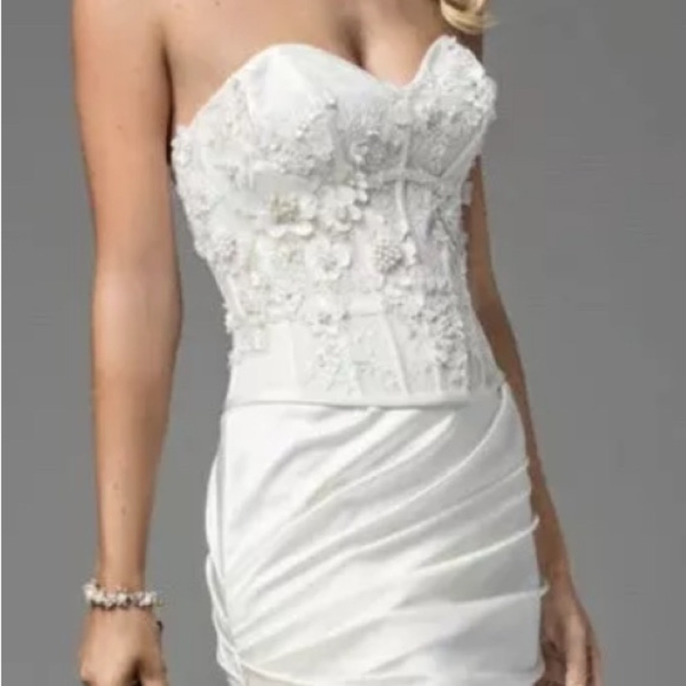 Elegant ivory strapless corset